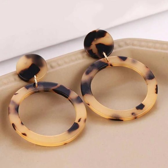 NEW Fantastic Hoop Dangle Pierced Earrings - Picture 1 of 3